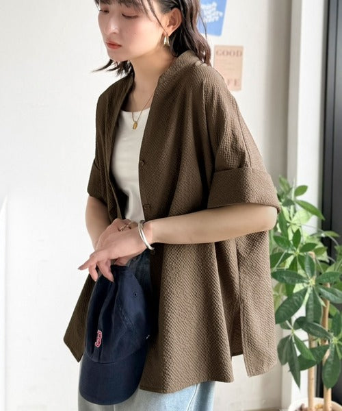 品のある抜け感で、休日にも、オフィスにも。バンドカラースキッパーサッカーシャツ（半袖） ce1110178