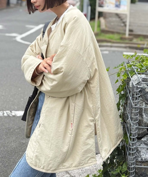 《JaVaジャバコラボ》1枚で今っぽい抜け感アウター。ノーカラーサイドファスナー中綿ジャケット jv1265013