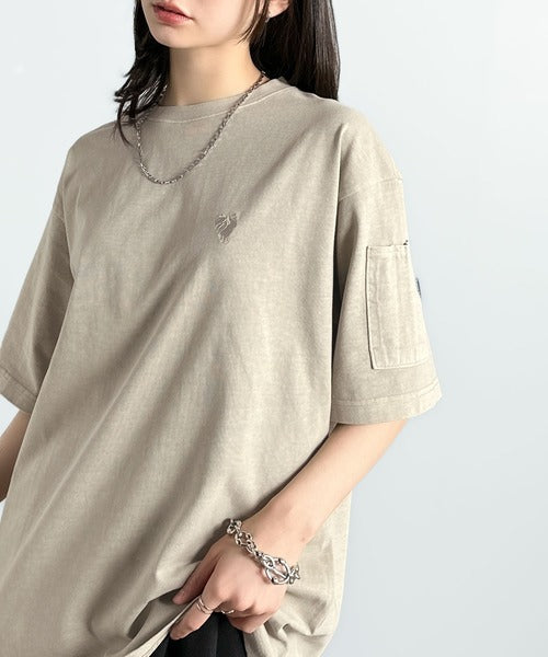 「イマドキな、古着感。」袖ポケット付きピグメント加工刺繍入りTシャツ／Sleeve Pocket Pigment-Dyed Embroidery T-Shirt co1150025