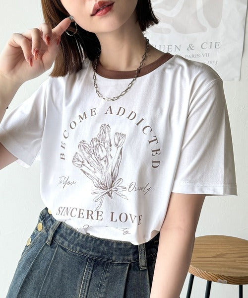 トレンドのディテールが魅力。シルケットフラワーカーブロゴリンガー半袖Tシャツ ce1020196