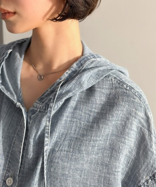 《JaVaジャバコラボ》軽やかに、さらりと。コットン100％フード付き袖シャーリングシアーデニムシャツ（長袖） jv1010600
