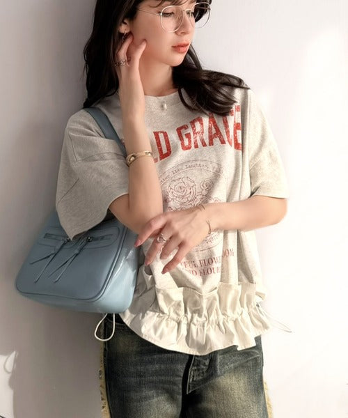 【mily bilet】甘辛バランスが叶う！綿100％ゆるシルエット裾ドロストフリルプリントTシャツ mi1329075