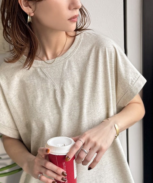 《JaVaジャバコラボ》背中で魅せる。バック刺繍フレンチスリーブTシャツ（半袖） jv1050358