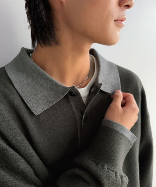 《JaVaジャバコラボ》襟元で差をつける、大人の装い。ミラノリブ配色ニットポロシャツ jo1020005