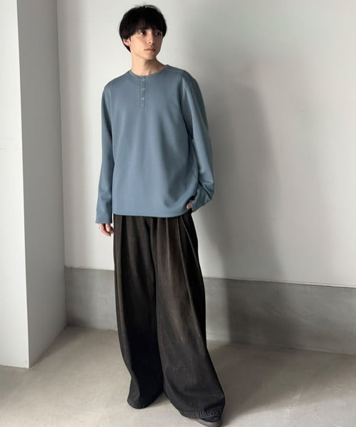 《Classical Origin》首元と袖口で魅せる、大人のゆるT。ダンボール素材ドット釦ヘンリーネックTシャツ（長袖） co1010058