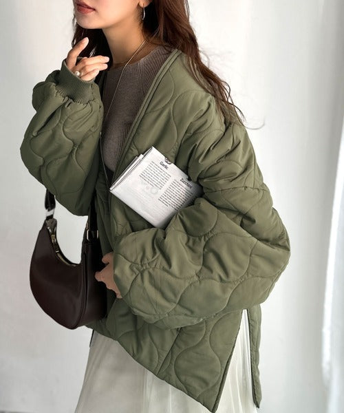 《JaVaジャバコラボ》軽やかでこなれ感漂う万能アウター♪サイドファスナーキルティングジャケット jv1010456