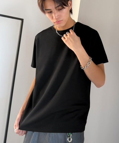 【接触冷感機能付き】肩切り替え袖刺繍ショート丈ダンボール素材Tシャツ／Shoulder Panel Cropped Double-Knit T-Shirt co1010055