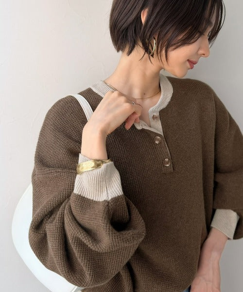 《JaVaジャバコラボ》ふっくら、袖たっぽり。ワッフル編みヘンリーネックオーバーサイズ配色ニット jv1350022
