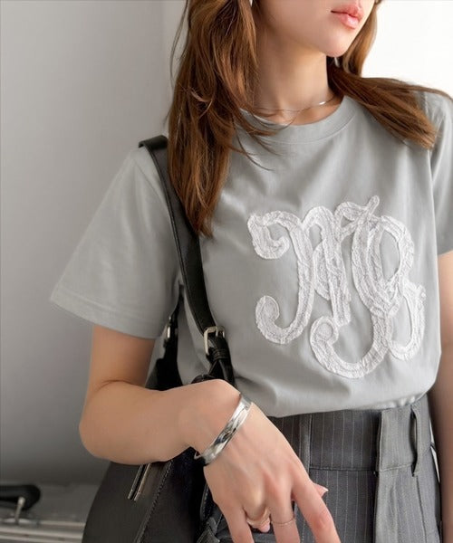 【mily bilet】1枚でサマになる。レースの透け感と光沢が魅力のレースワッペンTシャツ（半袖） mi1029185