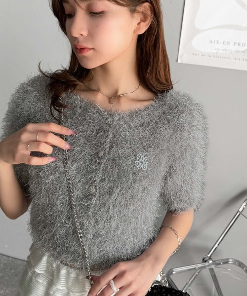 【mily bilet】ふんわり大人可愛い。ラメシャギーブローチ付きワンオフショル前後２WAYカーディガン mi1259012