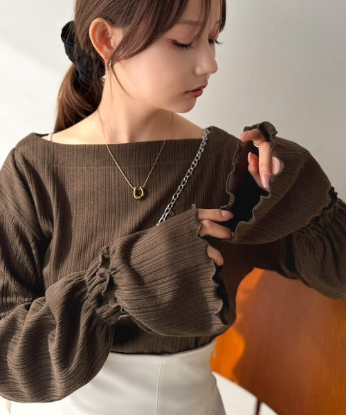 手元に余韻を残す、大人フェミニンな甘さ。キャンディースリーブランダムテレコリブトップス（長袖） ce1010669