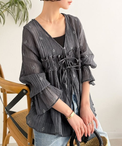 【Classical Evon】透ける繊細刺繍で華やかに着映える。着こなし広がる前後2WAY フラワー刺繍シアー楊柳ブラウス ev1240127