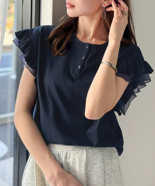 【mily bilet】ふわっと華やか、でも凛と。袖フリルコンパクトTシャツ mi1329092