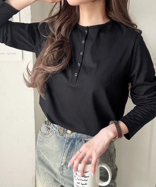 シンプルだからこそ、こだわりたい。シルケット加工ドット釦ヘンリーTシャツ（長袖） ce1020314