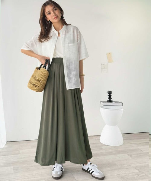 さらり、軽やか。リラックスstyleキマる。レーヨン素材ウエストギャザーフレアシルエットワイドパンツ ce1015084