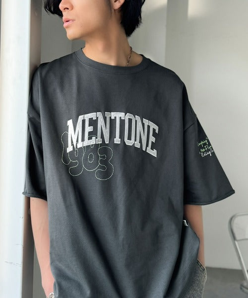 《JaVaジャバコラボ》【吸水速乾機能付き】Tシャツ派にこそ試してほしい！さらっと夏場も快適なカレッジロゴ 飛び刺繍 ミニ裏毛Tシャツ jo1150097