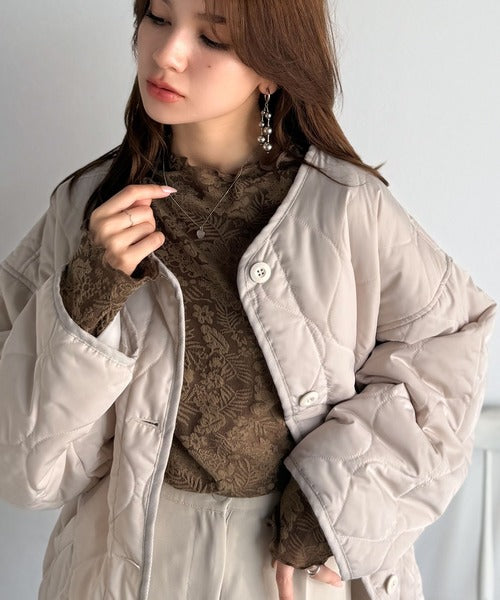 透け感で魅せる、秋の上品レイヤード。プチハイネック花柄レースメロウトップス（長袖） ce1010487