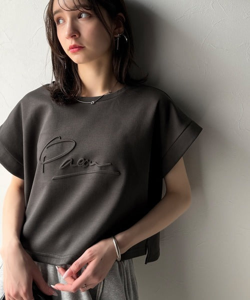 《JaVaジャバコラボ》上品な大人の抜け感。フロントPAEANエンボス加工半袖Tシャツ（ロゴ） jv1260427