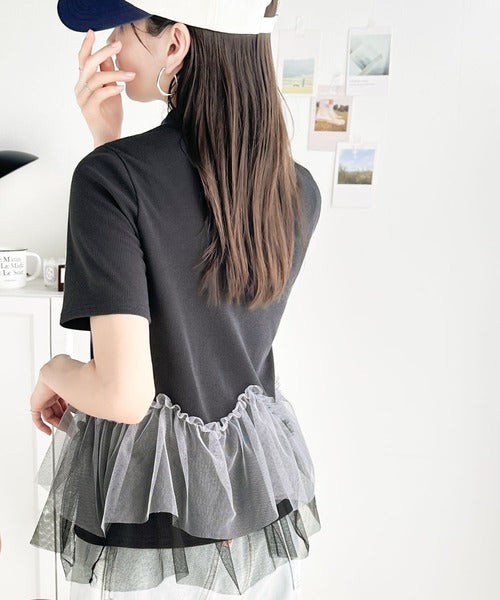 甘さの中にカジュアル要素も取り入れた1枚。チュールフリルモックネックTシャツ ce1010304