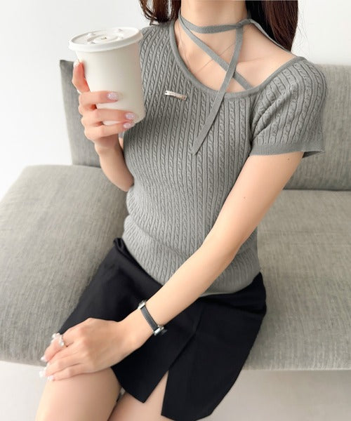 【mily bilet】高見えデザイン。ロゴプレート付き肩リボンケーブル柄サマーニット（半袖） mi1029099