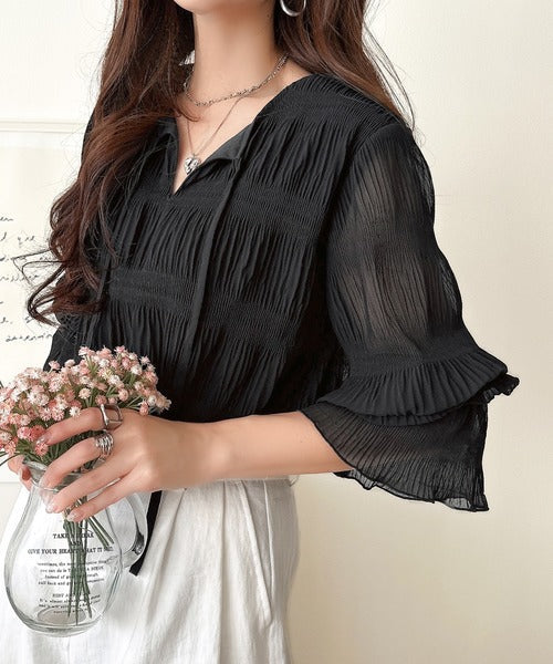 涼やかに、品よく、愛らしく。前後2wayリボンキャンディスリーブシアープリーツブラウス（長袖） ce1010538