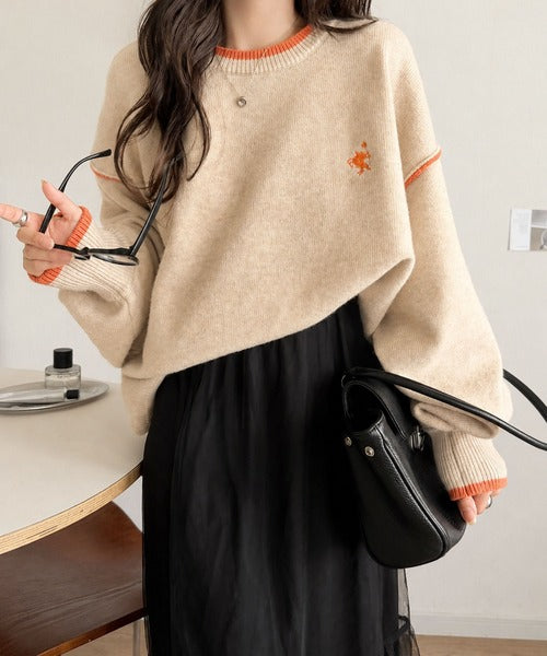 ゆるっと上品、やさしく映える。胸刺繍入り配色クルーネックオーバーサイズニット（長袖） ce1350019