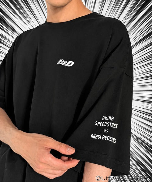 《頭文字D × JaVaコラボ》藤原拓海 vs 高橋兄弟 秋名バトルシーン グラフィック 半袖Tシャツ 【接触冷感・UVカット機能付き素材】 jo1150092