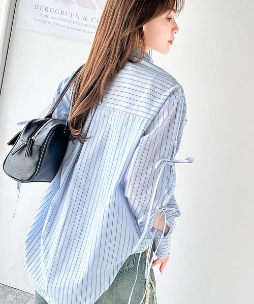 【mily bilet】大人カジュアルに高級感をプラス。ロゴブローチ付きドロストリボンビッグシャツ(長袖) mi1019076