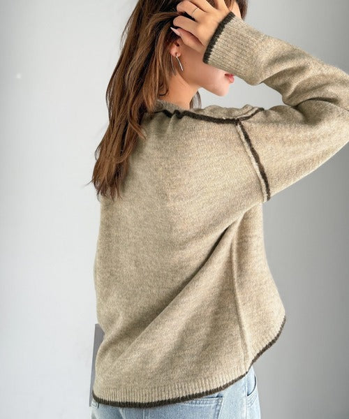 【mily bilet】シンプルながらも個性が引き立つ。アウトリンキング胸刺繍ミックスニット mi1329038
