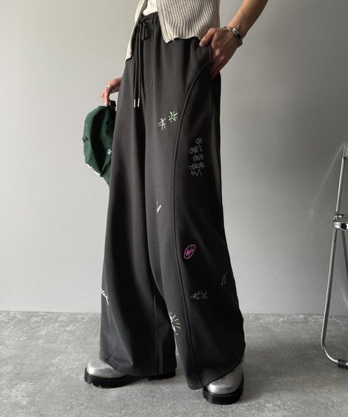 今季のイチオシ！ランダム刺繍裏毛スウェットワイドパンツ ce1260423