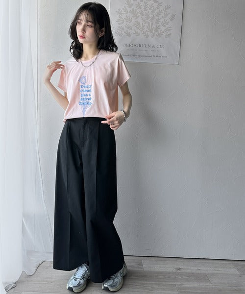 上品さが魅力。フラワープリントグラフィック刺繍Tシャツ（半袖） ce1050268