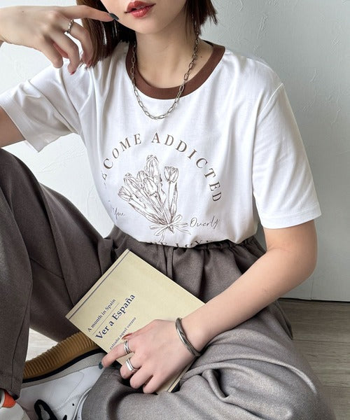 トレンドのディテールが魅力。シルケットフラワーカーブロゴリンガー半袖Tシャツ ce1020196