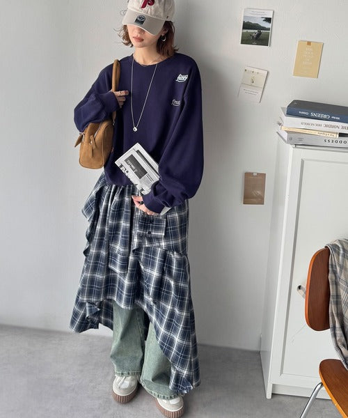 《Javaジャバコラボ》着るだけで今っぽさ叶う。ランダム刺繍クロップド丈裏起毛スウェット jv1050234