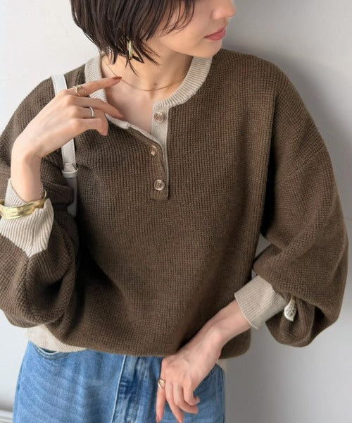 《JaVaジャバコラボ》ふっくら、袖たっぽり。ワッフル編みヘンリーネックオーバーサイズ配色ニット jv1350022