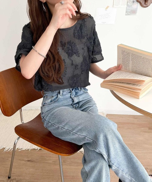 大人のおしゃれ度ワンランクアップ。チュールフラワーコード刺繍半袖Tシャツ ce1260429