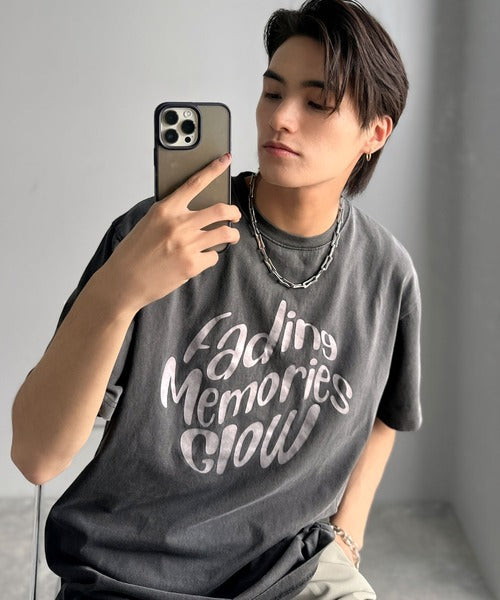 「1着でキマる。」ピグメント加工マットグラフィック柄Tシャツ / Pigment-Washed Matte Graphic T-Shirt co1150028