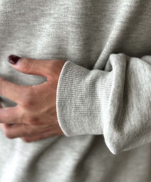 【Classical Origin】バックスタイルで魅せるベーシックな一枚。Rooster Back Embroidered Sweat Trainer／ルースターバック刺繍スウェットトレーナー co1010039