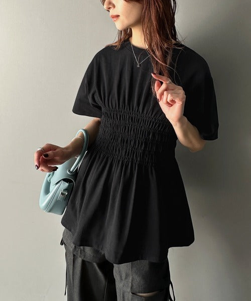 ふわっと広がるAラインで魅せる。シャーリングデザインTシャツ（半袖） ce1050298