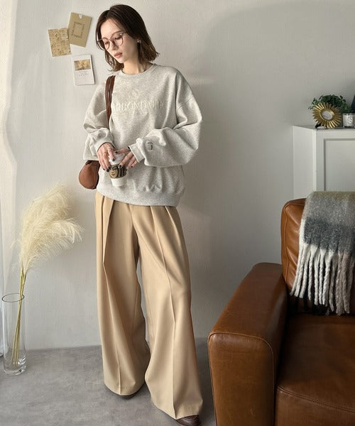 《JaVa ジャバコラボ》微配色刺繍の上品ロゴデザイン。刺繍カレッジロゴ裏起毛スウェット jv1330040