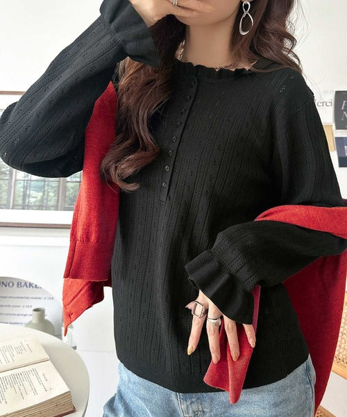 甘すぎないのがちょうどいい、大人のためのフリルニット。アイレット柄フリルニット (長袖) ce1020404