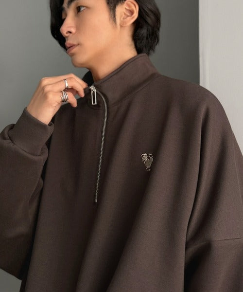 胸刺繍ダンボール素材オーバーサイズショート丈ドルマンスリーブハーフジッププルオーバー（長袖）／Chest Embroidered Double-Knit Oversized Cropped Dolman Sleeve Half-Zip Pullover co1010072