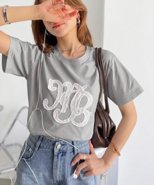 【mily bilet】1枚でサマになる。レースの透け感と光沢が魅力のレースワッペンTシャツ（半袖） mi1029185