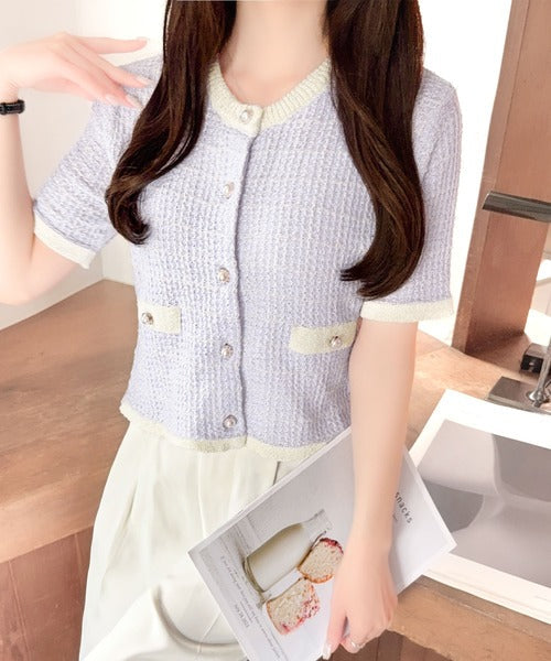 【mily bilet】さりげない華やぎで品よく可愛い♪パール釦ツイード編みロゴプレート付ニットカーディガン（半袖） mi1359057