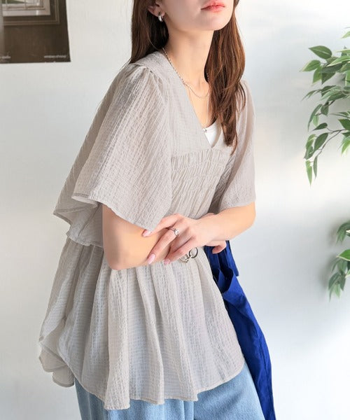 ふんわり、華奢見え。シャーリング切替フレアスリーブシアーブラウスチュニック（半袖） ce1070198