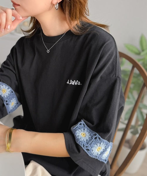 《JaVaジャバコラボ》袖先に遊びと清涼感を。袖クロシェ編み 配色切り替えデザインTシャツ jo1150094
