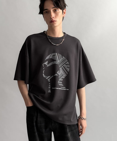 「視線を独り占め。」フェイスグラフィックオーバーサイズTシャツ／Face Graphic Oversized Double-Knit T-Shirt co1010006