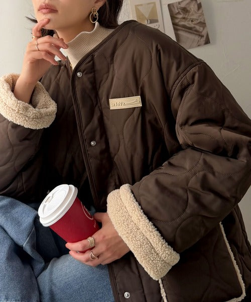 《JaVaジャバコラボ》袖もこにきゅんっ♪異素材で魅せる袖ボアキルティングコート（ミドル丈） jv1240137