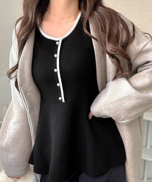 【mily bilet】秋薫る上品シルエット♪フリルで華やぐ主役級トップス。 配色パールボタンリブニットペプラムトップス mi1359031