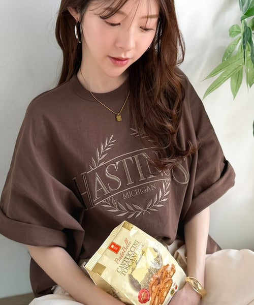 《JaVaジャバコラボ》スタイリングに“雰囲気”を足す。綿100％オーバーサイズ古着デザイン風刺繍Tシャツ（半袖） jv1330087