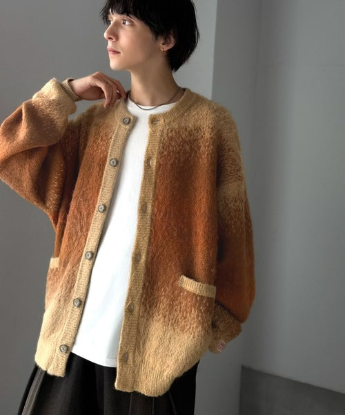 《JaVaジャバコラボ》ニュアンスに酔いしれる。グラデーションボーダー柄クルーネックカーディガン jo1150110